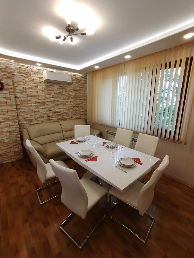 Апартамент Лукс Царевец-Център Veliko Tárnovo Exterior foto